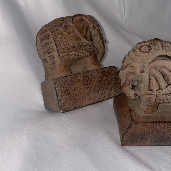 Pier 1 Elephant Resin Bookend Paperweight- SET OF 2 - Picture 4 of 6